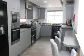 Tranent Bridge House - 6 Bedroom Retreat